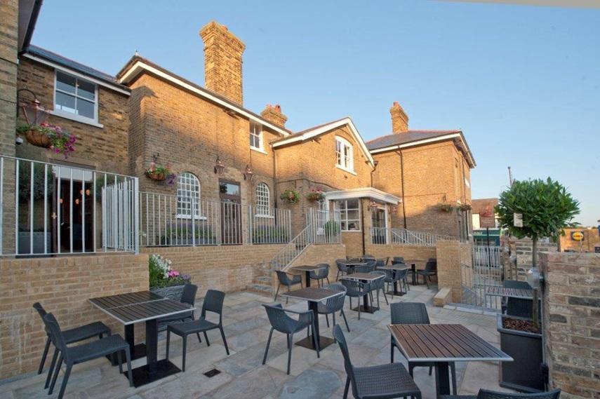 The Golden Hope Wetherspoon Hotel Sittingbourne Ngoại thất bức ảnh